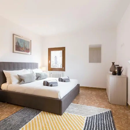 On The Canal Apartment *