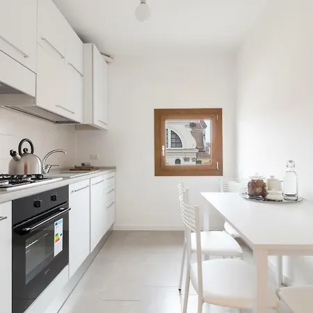 On The Canal Apartment *