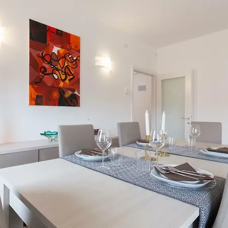 On The Canal Apartment
