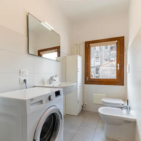 On The Canal ヴェネツィア