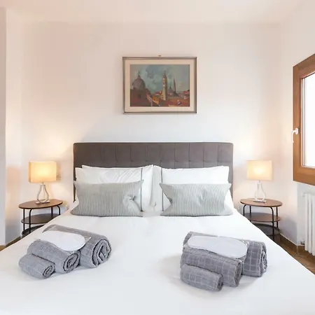 Apartment On The Canal