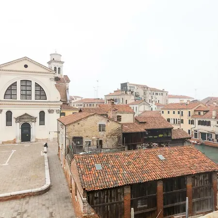 On The Canal Apartment