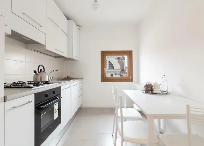 On The Canal Apartment *